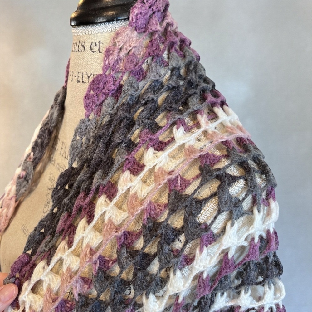 Vintage Multi Colored Purples Greys Creams Pinks Crocheted Shawl Wrap - Picture 14 of 17